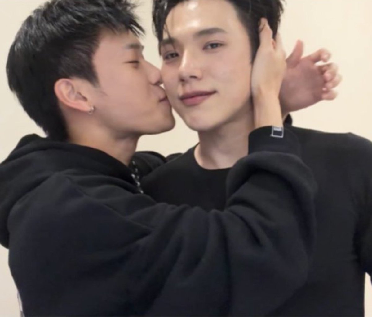 sandwichmilktea's tweet photo. ผมเจอสอดไส้ https://t.co/KSyPwg3CHE
