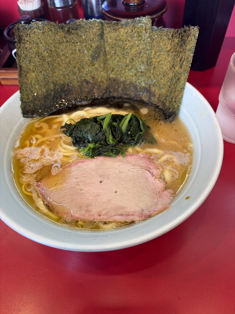 neko___love____'s tweet photo. 京王線 多摩センター駅付近
「らーめんたま家」 らーめん並 950円
麺  もちもちして美味しかった
スープ  見た目よりもあっさり豚骨スープで優しく美味しかった😋
★★★★★   #らーめん  #京王線 https://t.co/ZQ9FXBiMoQ