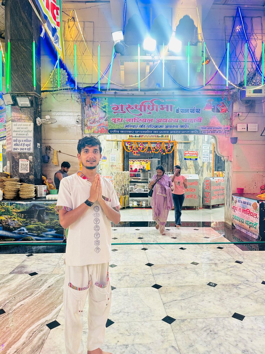 apkaSunny1998's tweet photo. 🌸🌸 श्रावण मास में श्री गोवर्धन धाम पहुंच कर श्री गिरिराज जी महाराज की परिक्रमा कर प्रभु का आशीर्वाद लिया🌸🌸 https://t.co/FojC8bCzpK