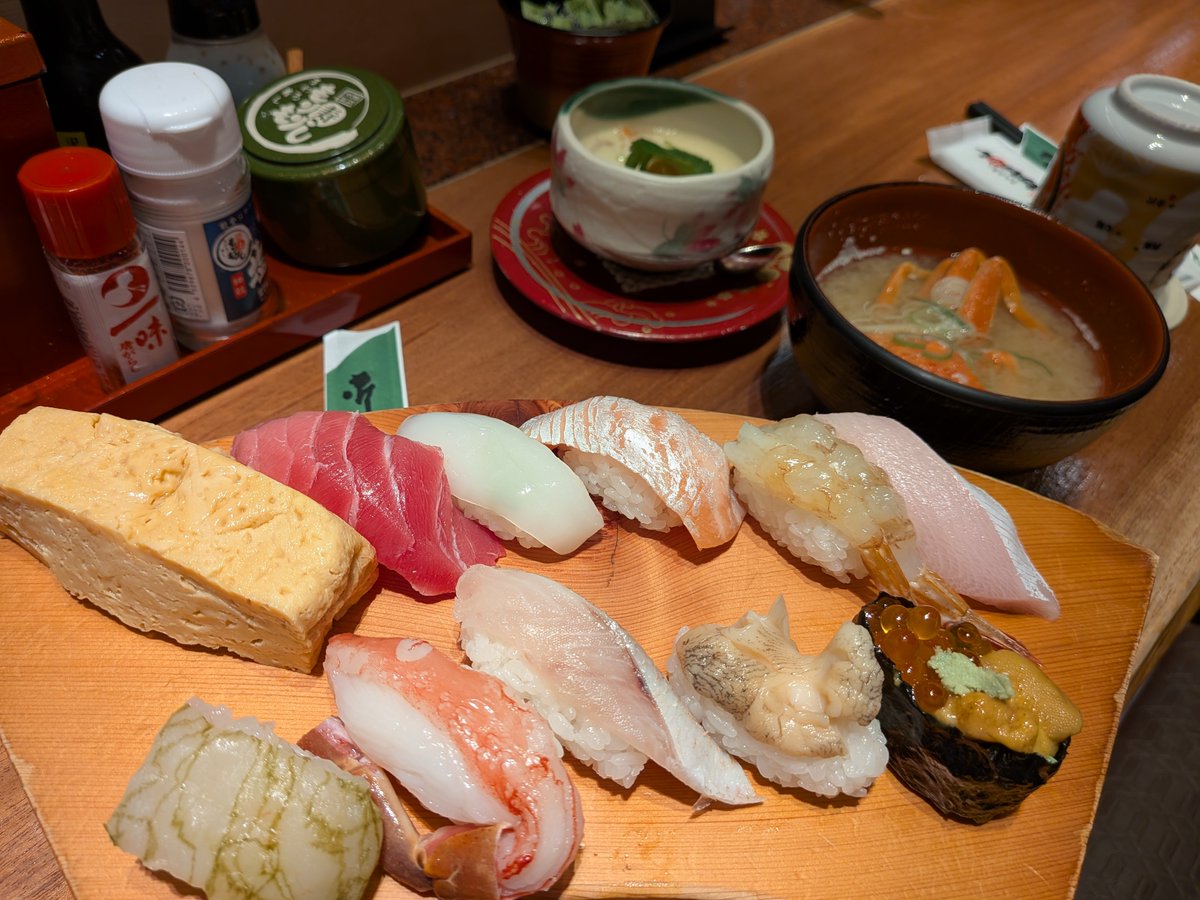 1231Taka2's tweet photo. 帰る前の腹ごしらえ
有名なお店で待ちはしたけれど、セットで頼んだらすぐにでてきたので有難い。こだわりセット奮発したので満足😋
これまた金沢の思い出追加✨💓 https://t.co/r0R7txWAKh