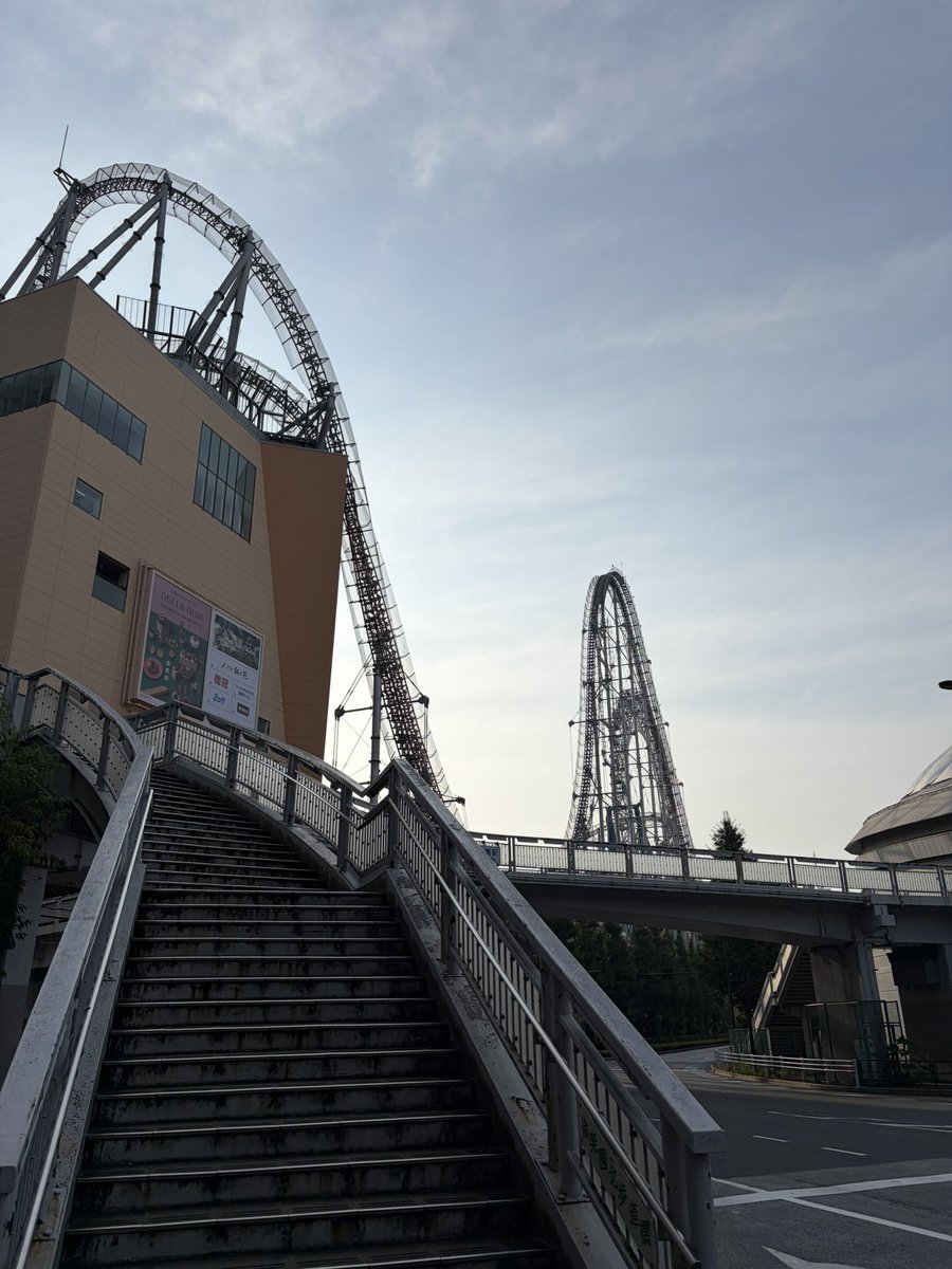 Hishigon777's tweet photo. こんにちは。
週末朝ラン。最低10km、暑くなければ20kmくらい走ろう！と思って出発。
外に出た瞬間、あー、こりゃ、10kmだわってなりました。
最終的にちょっと遠回りして12km。暑い！蒸し暑い！
#朝ラン 
#スロージョギング https://t.co/MYubPrrWT4