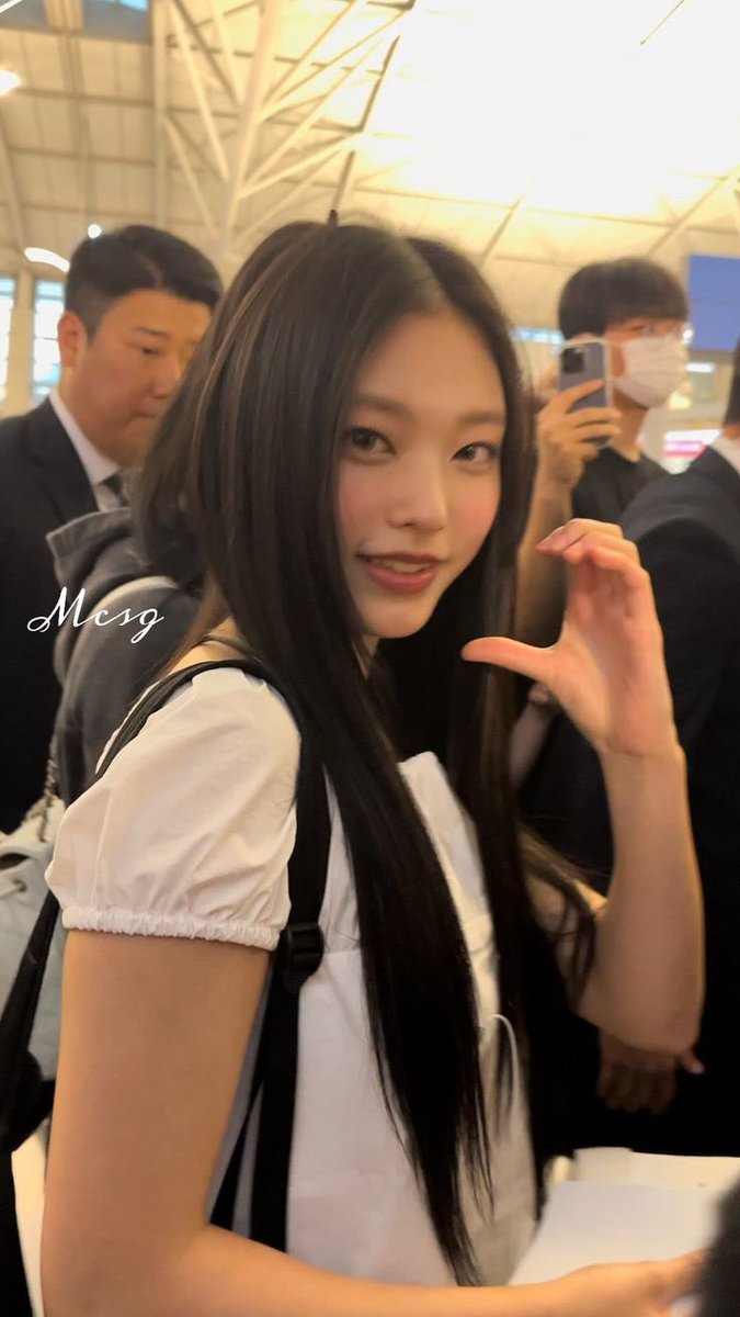 lifernfkrkxek's tweet photo. 이 전설의 셀카 나온 날 사진 다 너무너무 이쁘니라 계속 보게 됨🥹 https://t.co/FJO3qjbrQ8
