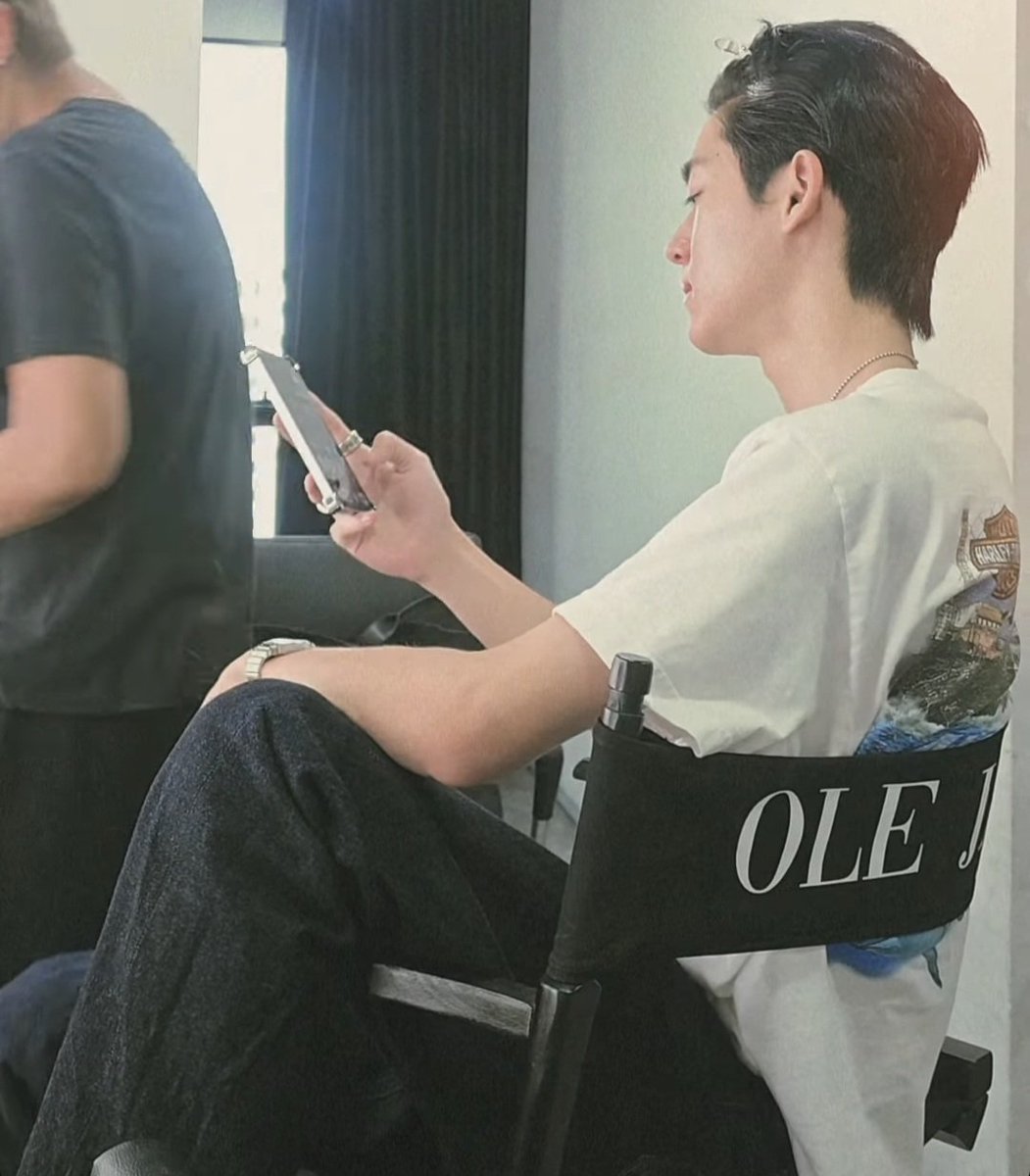 kanokwanmm's tweet photo. นั่งแต่งหน้าแบบธรรมดาป้ะ https://t.co/aBbPbjhLc0