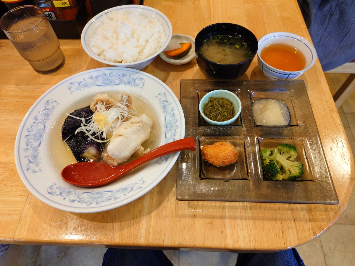 ikuo_crane's tweet photo. 今日のお昼ごはん
鯛のあげびたし定食😋
#お食事処さや https://t.co/hrjpjoXArL