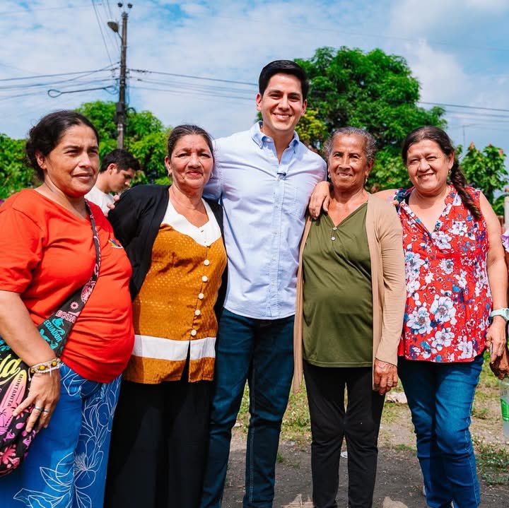 johnnyteranb's tweet photo. Junto a las familias de La Macarena mantuvimos un conversatorio para escuchar sus necesidades y conocer de cerca las principales inquietudes de la comunidad.

Estos espacios nos permiten dialogar, compartir ideas y seguir trabajando junto a nuestra gente. https://t.co/Ycl0eKuUyE