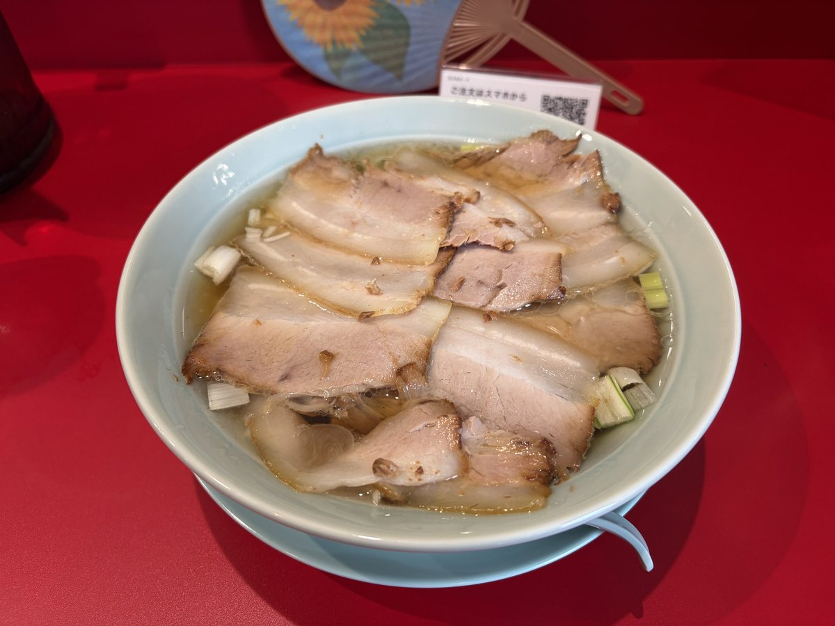 hiroshihighhigh's tweet photo. 今日は午前中公民館卓球サークル練習からランチは船橋の新店、杉ちゃんラーメンさんでチャーシュー麺❗️うまい‼️
#杉ちゃんラーメン　#船橋ぐるめ https://t.co/c1hyPolHSv