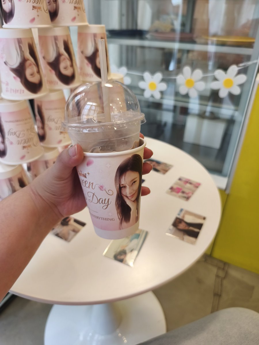 rafaella_timbo's tweet photo. 260801 Tiffany Birthday Cafe 🥹💖👑✨
@QueenTiffany_81 https://t.co/EY6rsgrFWh