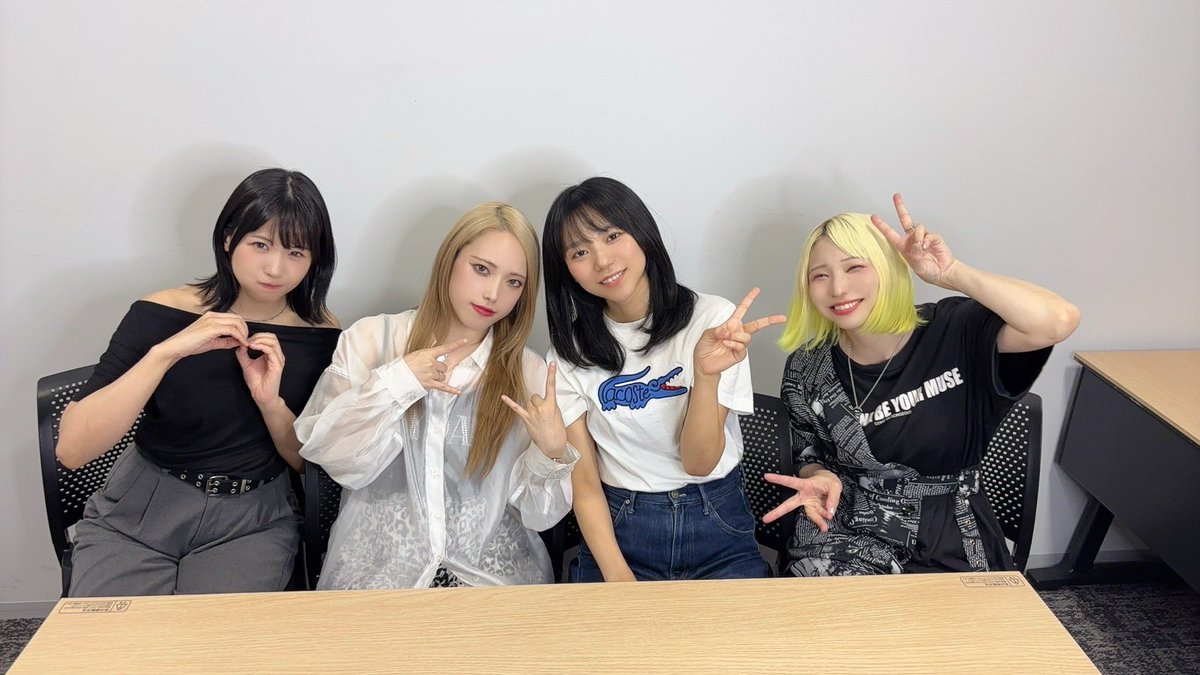 Lonesome_BlueJP's tweet photo. ❑ ❑ FCコンテンツ更新 ❑ ❑ 

Lonesome_Red限定コンテンツ
『Redio』が更新されました📻

先日のLIVEについてたくさんお話してます🗣️

8月のカレンダーも🗓️
ぜひチェックしてください✔︎

▼Redio #2026.08
https://t.co/Az6aoWlLrs

▶︎Red入会はこちらから◀
https://t.co/D2t1iCb6Fm

#Lonesome_Blue 
#ロンブル