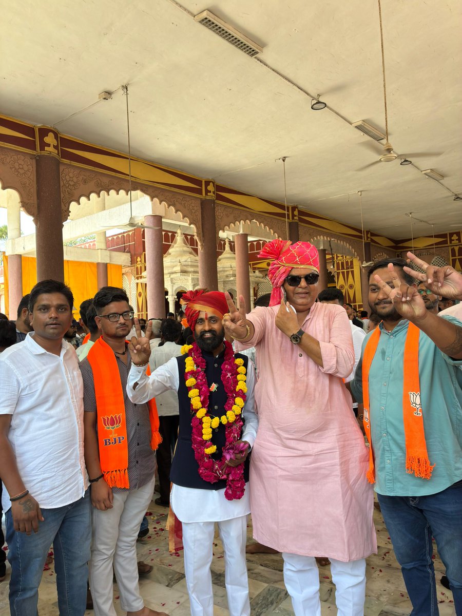 idarshanpatel78's tweet photo. સાવલી વિધાનસભા ૧૩૫ ના લોકલાડીલા અને લોકપ્રિય ધારાસભ્ય શ્રી કેતનભાઇ ઇનામદારને જન્મદિવસની ખૂબ ખૂબ શુભકામનાઓ..
#happybirthday https://t.co/dQGEuAjZzb