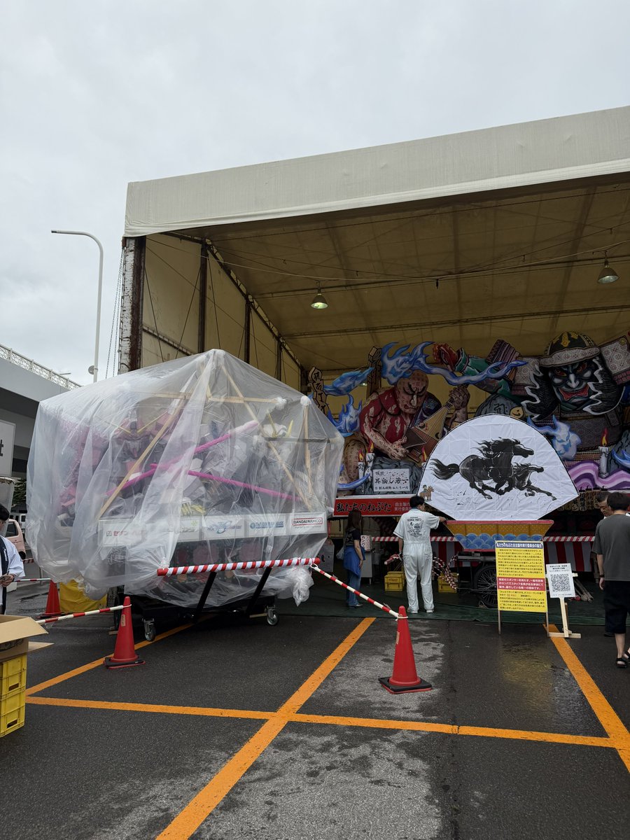 yoshi115t's tweet photo. 【ガンダムお祭りプロジェクト】
郷土で愛されるお祭りにガンダムが出展することで、地域の魅力を引き出し、ご当地で愛されるガンダムを目指すガンダムIP×地域活性化のプロジェクト。

第1弾
『機動戦士ガンダムSEED FREEDOM』
「ガンダムSEEDねぶた」

お披露目されました。
まだカバーが外れませんが
#ガンダムお祭りプロジェクト
#ガンダムSEEDねぶた