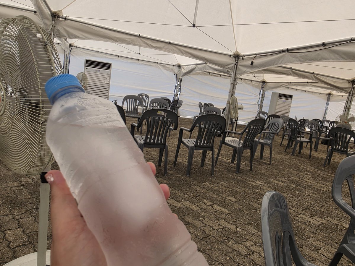 Tukika30's tweet photo. クーリングゾーンで氷ったお水貰えるのありがたい🙏 https://t.co/GYyi2OGDe7