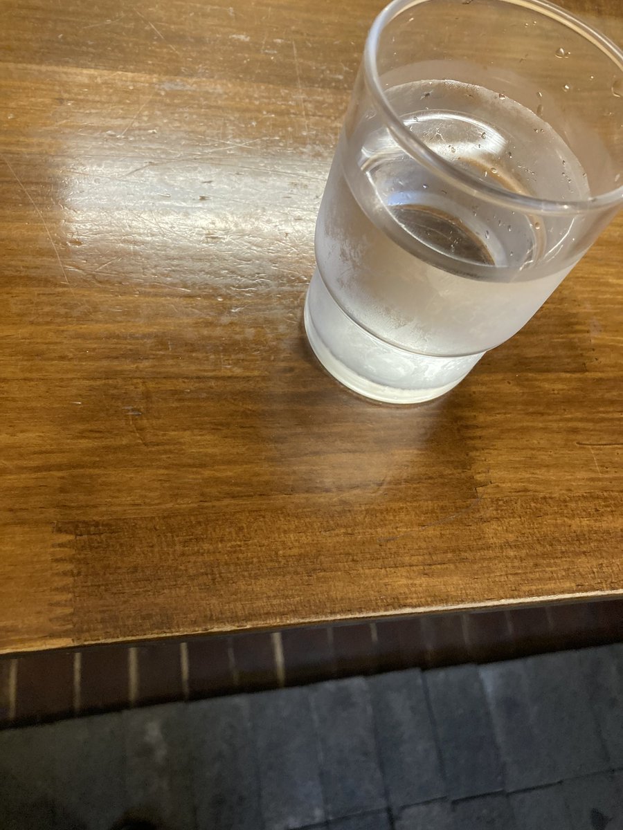 ObQx4's tweet photo. 女将さんに勧められ
立ち食いです🍜
#ラーメン
#週末ランチ
#千歳市
#煮干し系 https://t.co/g9Ic1P2fl3