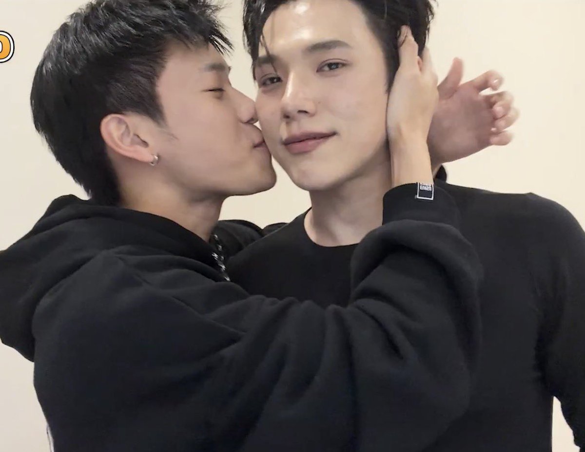 ouroadiija's tweet photo. นางขี้อ้อนเนาะ พวกเมะม๋ามันจะไปไหนรอด https://t.co/aBq9VfkCXy