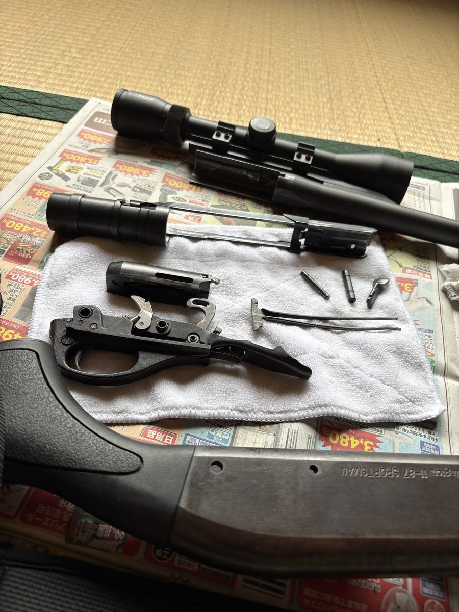 nov464939's tweet photo. 中古銃を分解整備 https://t.co/iiYTL5Y9kM