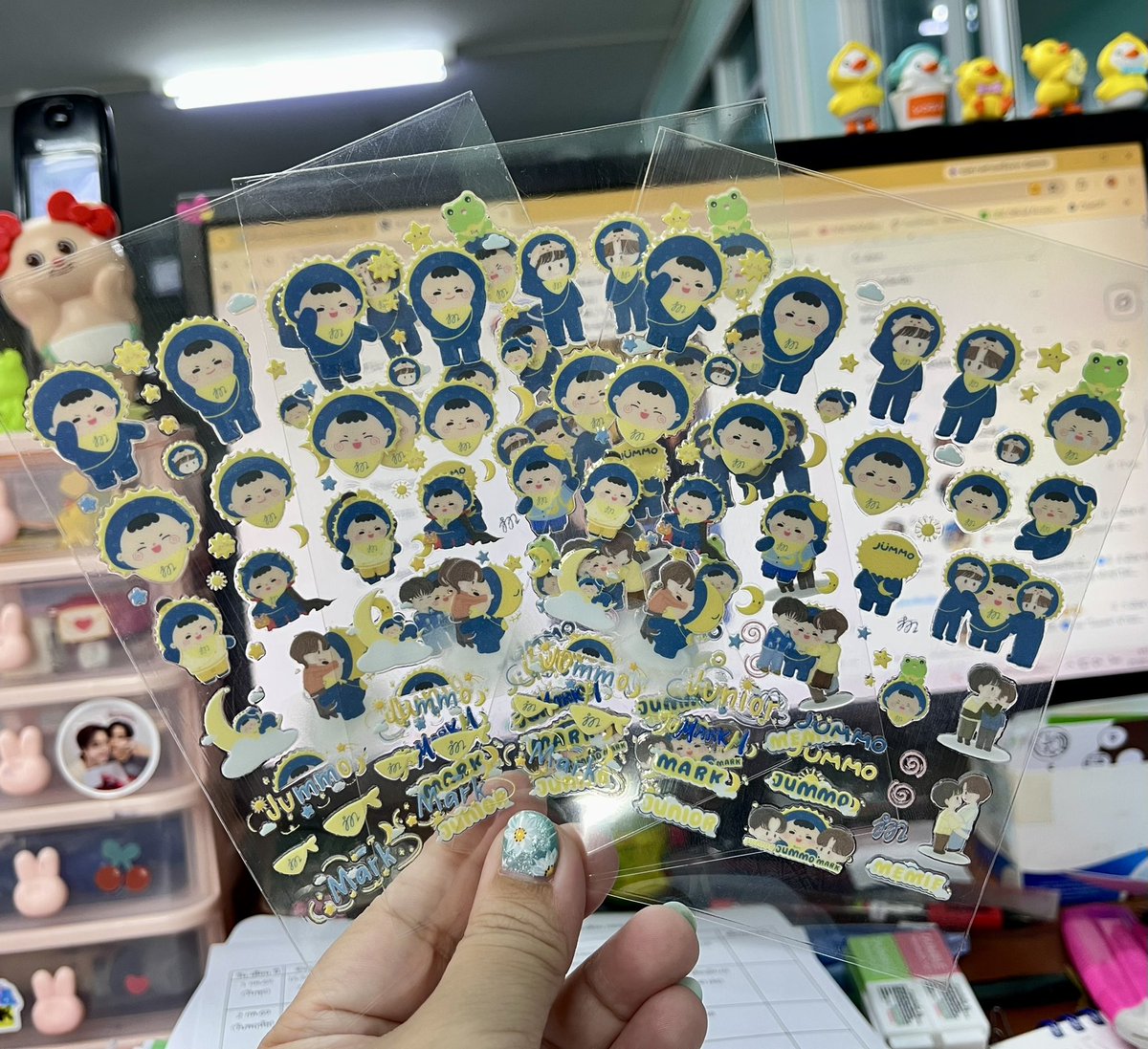 jmjmm_faii's tweet photo. แจกมีมี่ 💫 #JuniorMark #JUMMO 

• Sticker UV DTF A6 จำนวน 3 รางวัล

รี+เมนชั่นรูป 1 รูป ((ขอฮีลใจหน่อย คิดถึง)) 

รูปของจูม้าคโม่ ไม่ว่าจะเป็นรูปคู่ รูปครอบครัว รูปเดี่ยว

สุ่มและประกาศ 03.08.69 ⏰ 09.30 น. https://t.co/Sbj8aRaN4V