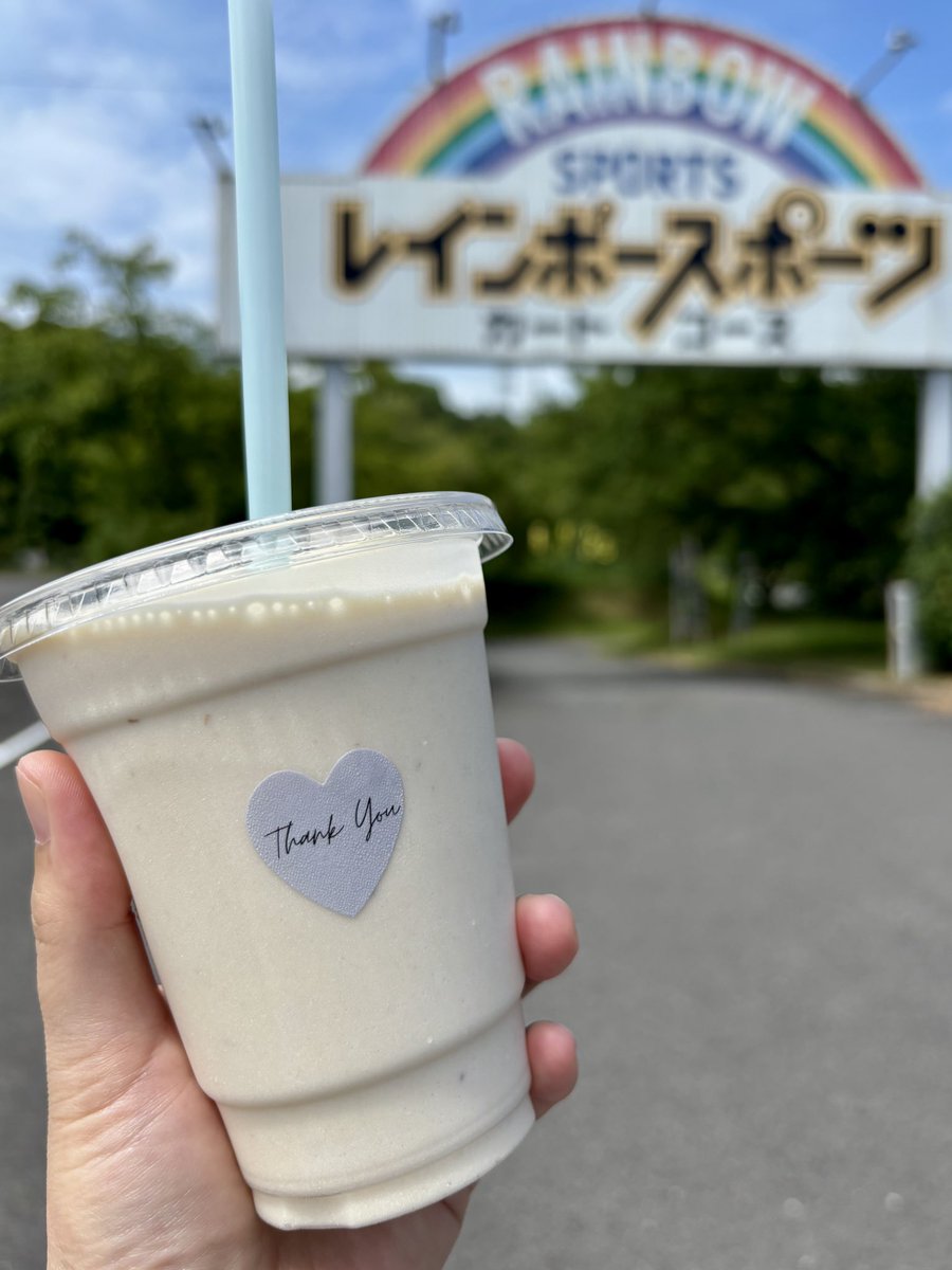 Reabell's tweet photo. パイン＆マスカットのかき氷🍧
店員さんお薦めの組み合わせで爽やか美味しく作っていただきました✨
テイクアウトした大人気のバナナシェイク🍌もめちゃくちゃ美味しかった😆
#桑名かき氷街道2026 
#レインボースポーツ🏎️💨💨💨 https://t.co/5uQ8JKUCNp