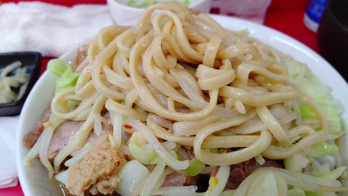 mabmambo's tweet photo. ラーメン二郎 神田神保町店
小ブタNA生玉子千切り生姜ネギ
久方振りの神保町
暑い並びの先にある至福
もう少し盛ればよかった？
と言う怖いお言葉に満腹ですと退店
ごちそうさまでした～ https://t.co/woRFUB7wJI