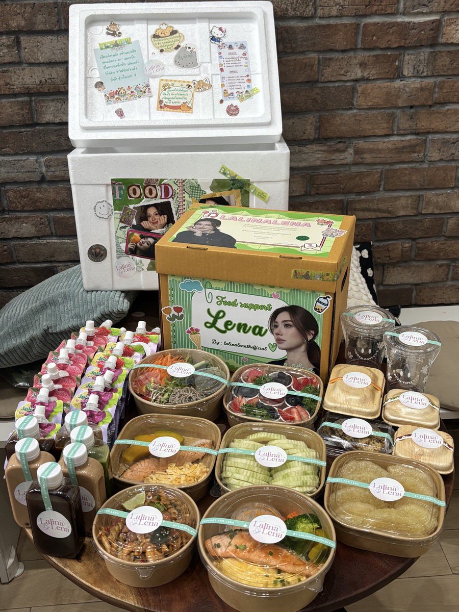 LalinaLena1999's tweet photo. ก๊อกๆ ก๊อกๆ ส่งของอร่อยให้พี่โจ้ค้าบบบบ
เปิดกล่องแล้วอย่าลืมทานด้วยน้าา 🥹💚 หวังว่าจะถูกใจและช่วยเติมพลังให้คนเก่งได้บ้างนะค่พ อิ่มท้อง พร้อมสู้ แล้วไปสนุกกับกีฬาให้เต็มที่เลยนะคะ

#GirlsCupPresentedByมาม่า
#LalinaLena #ลีน่าลลินา 
#LittleLoveBoxForLalee https://t.co/uUnP2VfThW
