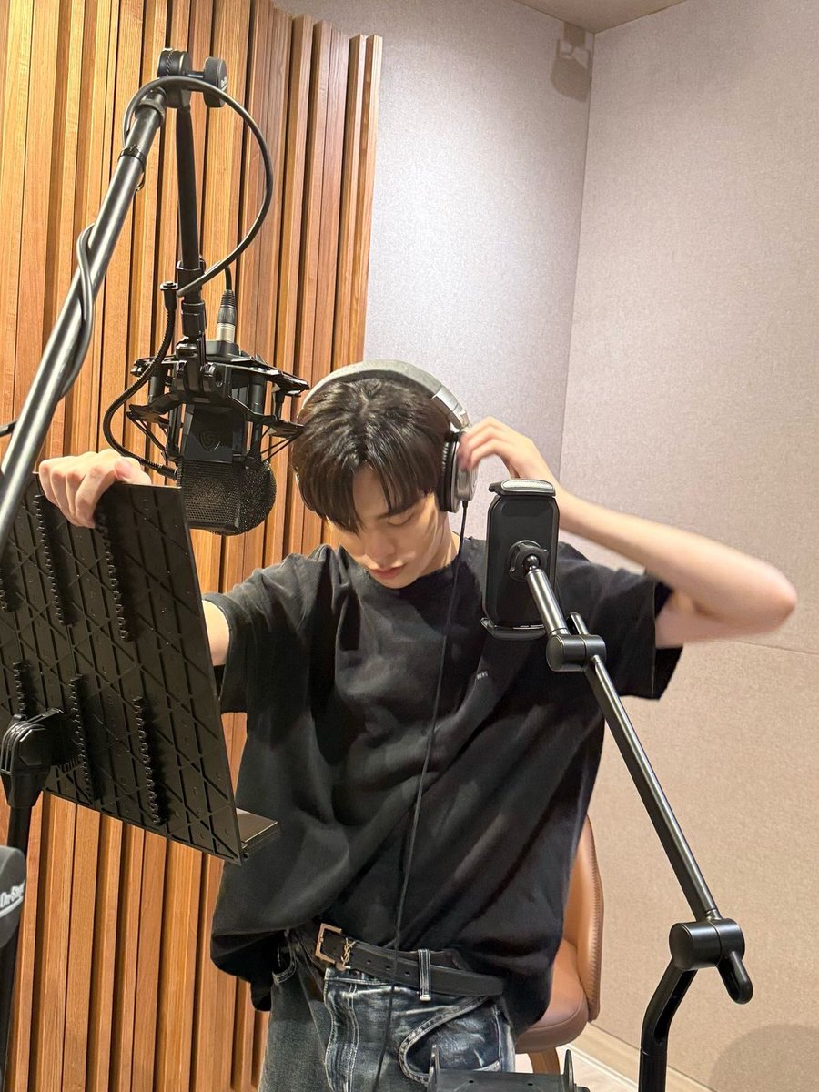 ilypippor's tweet photo. ไม่เห็นมีใครเตือนเลยว่าป๋อเสื้อดำก็อันตราย https://t.co/O2hRguORqs