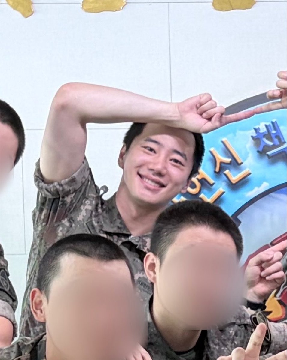 c0olx2's tweet photo. 비교하니까 확실히 잘지내고 잇는게 보임 ㅋㅋㅋ

저번주                                       이번주 https://t.co/kYt3NMNRq2
