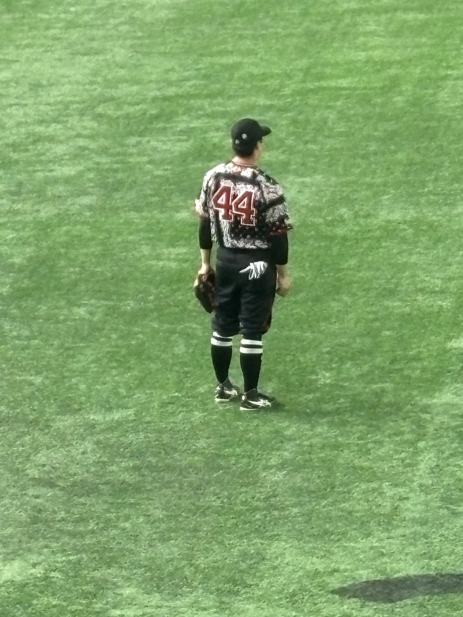 mdkdbhz's tweet photo. 昨日のヒーローは
巨人で初ホームランのまつごう＆東京ドームで初ホームランの佐々木＆移籍後初勝利のハワードの３人🙌
これで現地11勝10敗１分で初の貯金ができた！
でもこのジョーダンコラボユニホームだけはいらないなぁ❌ https://t.co/rs8FDllWyp
