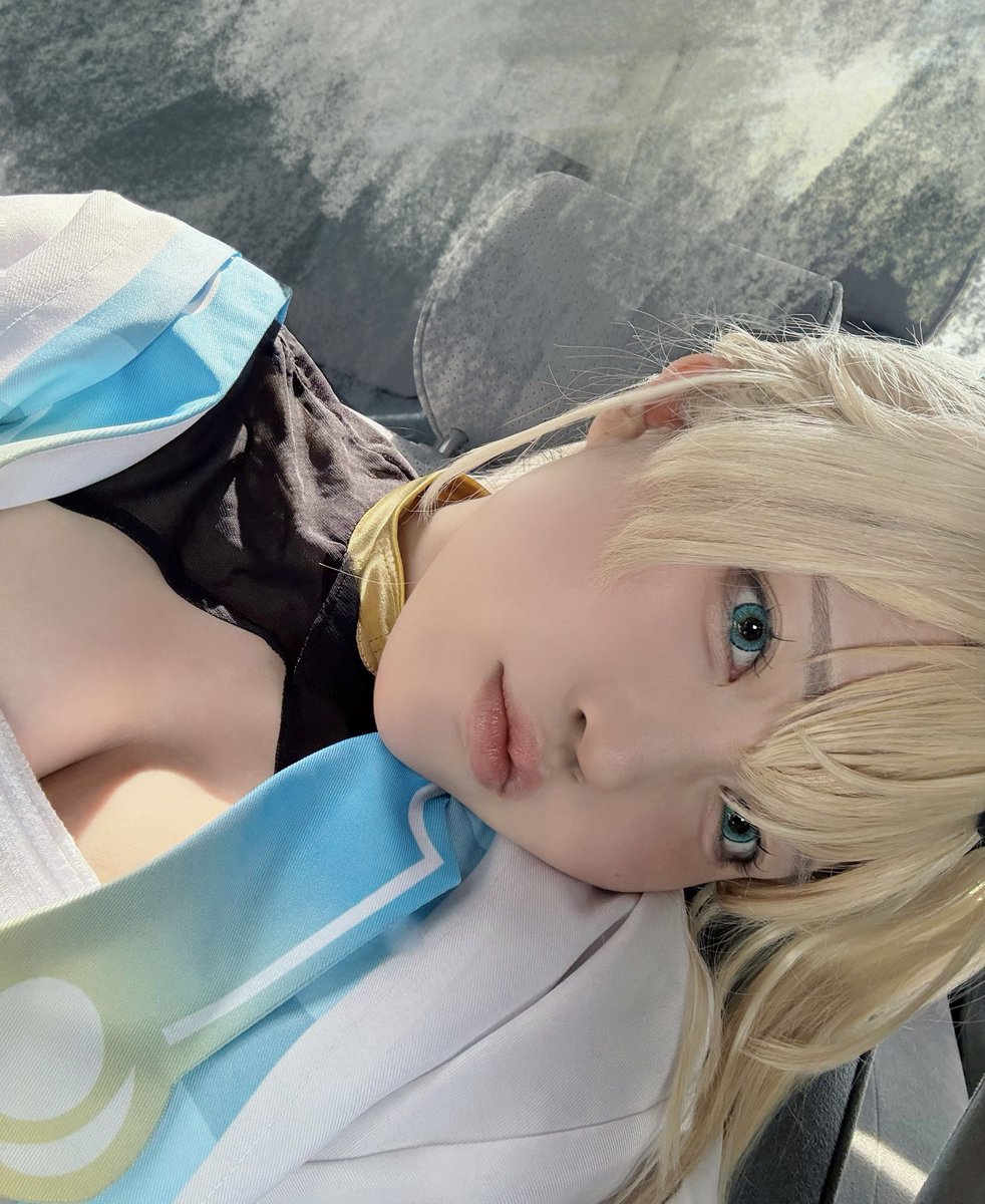 mimi_cos128's tweet photo. 前に撮影行ったときの眠たそうにしてる自撮り🍃

車で待機中の間に撮ってた^⊃ ̫ <^ https://t.co/hVooDrROVw