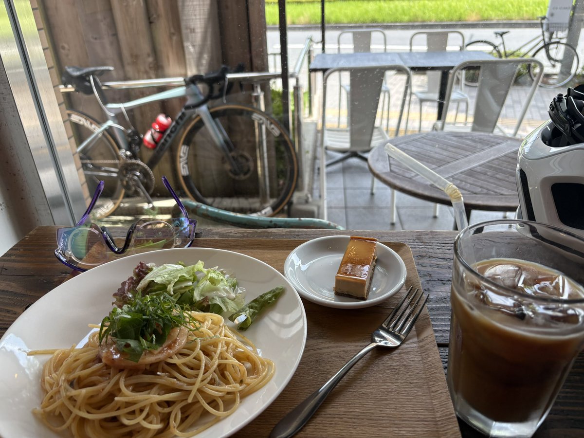 KEN_OLTRE's tweet photo. 暑いけど、今日は鶴見川走った後、クロスコーヒーでランチ！🍝
#Bianchi 
#oltre 
#XR4 
#SPECIALISSIMAPro
#crosscoffee https://t.co/puApUAldOF