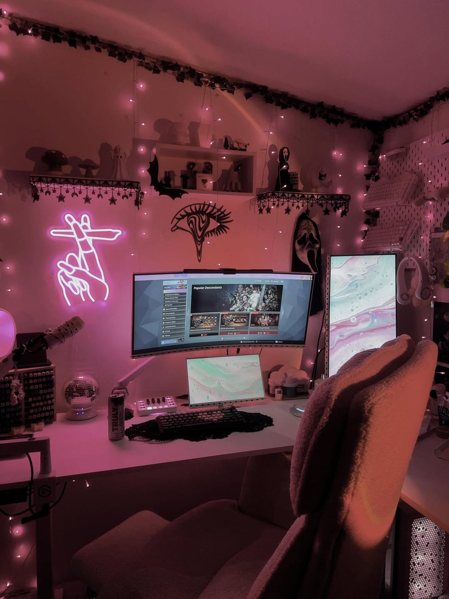 cozywithlow's tweet photo. it’s very rainy today which is my favorite but I woke up feeling nauseas 

lemon decided she wanted to play some games yesterday 💅🏼

hope you all have a wonderful start to the weekend ✨

⋅˚₊‧𐙚‧₊˚ ⋅

— ˗ˋ ୨୧ ˊ˗ —… https://t.co/36maH5cdKJ