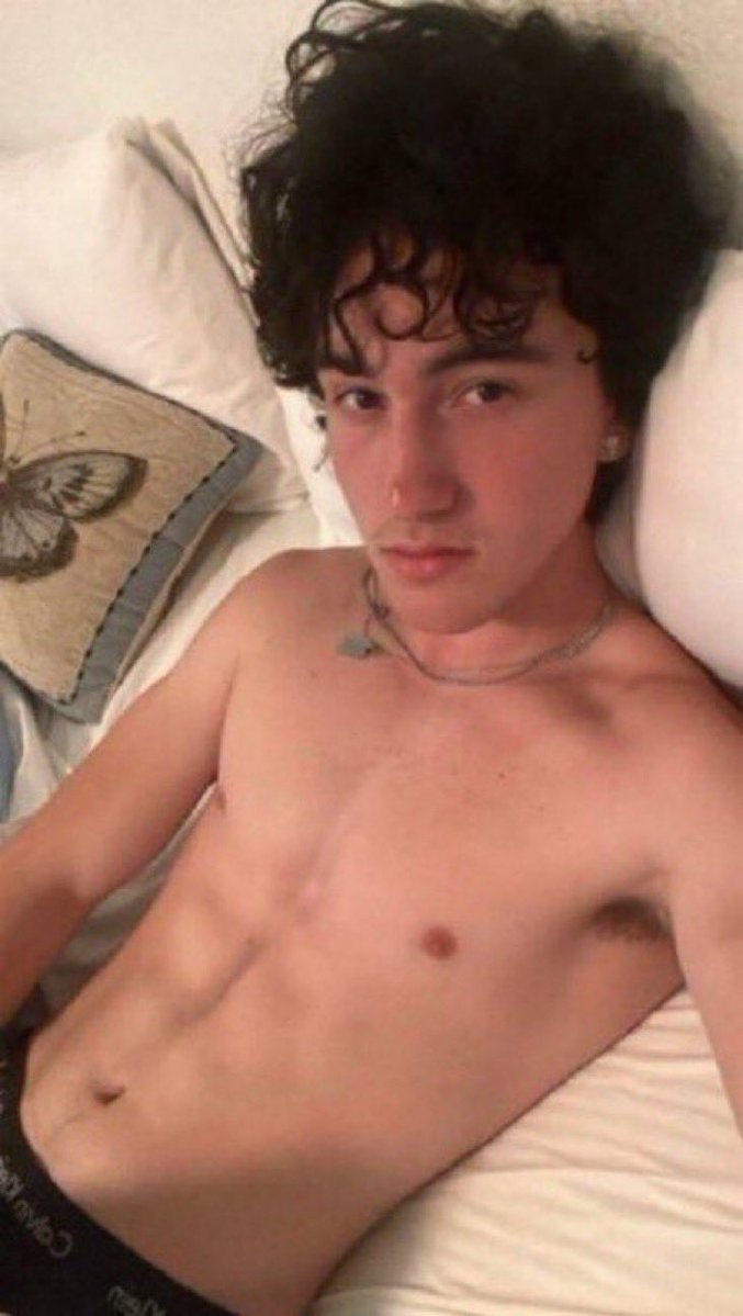 viny1437782's tweet photo. Girls hmu or add my snap Vincentrami4344 if u like em obsessed with pretty bwc and abs I rlly need a freak to trade with
#nudes #horny #snapchat #Omegle #discord #freaky #oc #bwc #abs #esex #cali #needy #nsfw #nsfwt #anime #bf https://t.co/igQb0yPirY