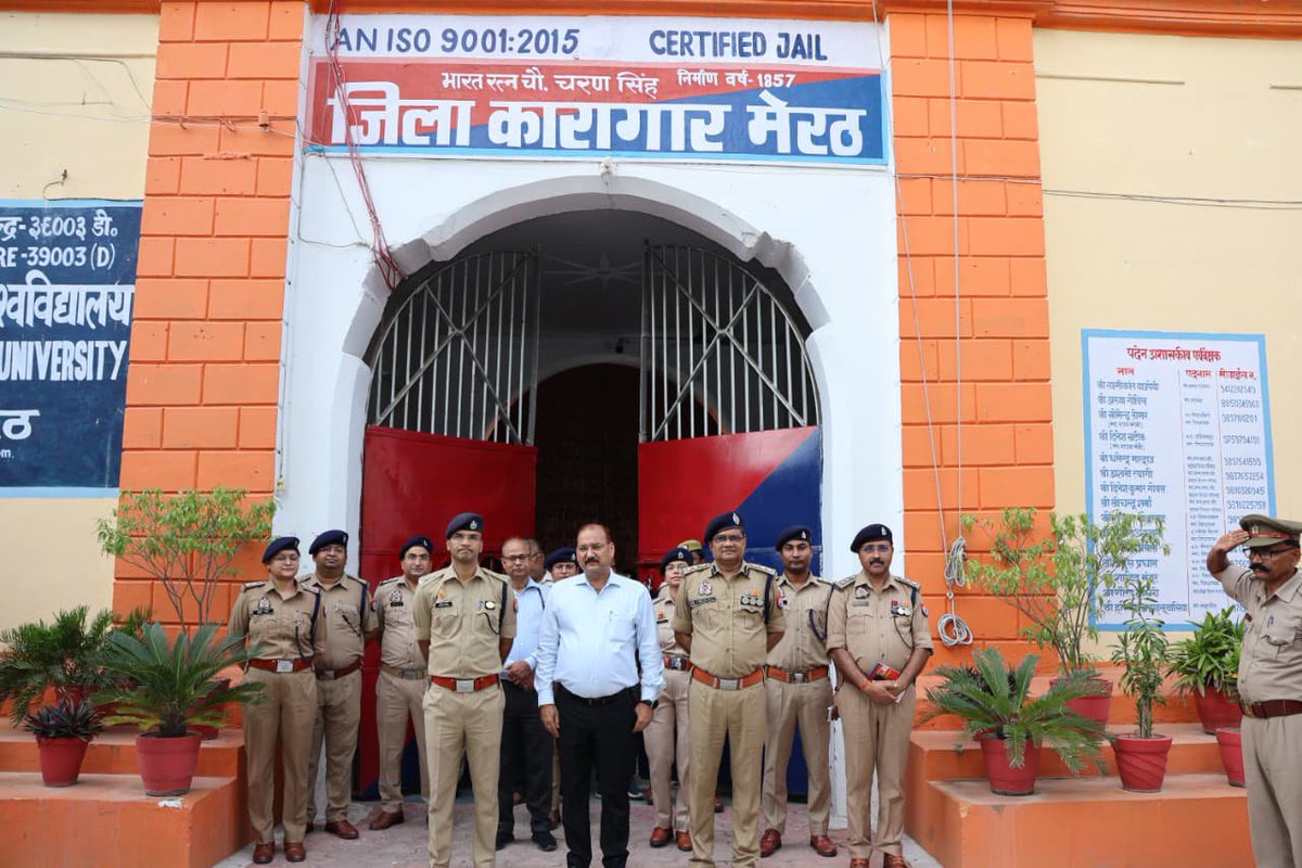 DmMeerut's tweet photo. वरिष्ठ पुलिस अधीक्षक अविनाश पांडे के साथ जिला कारागार का निरीक्षण किया गया।
@ChiefSecyUP @InfoDeptUP @CMOfficeUP @InfoDeptUP https://t.co/dg719Ta5FG