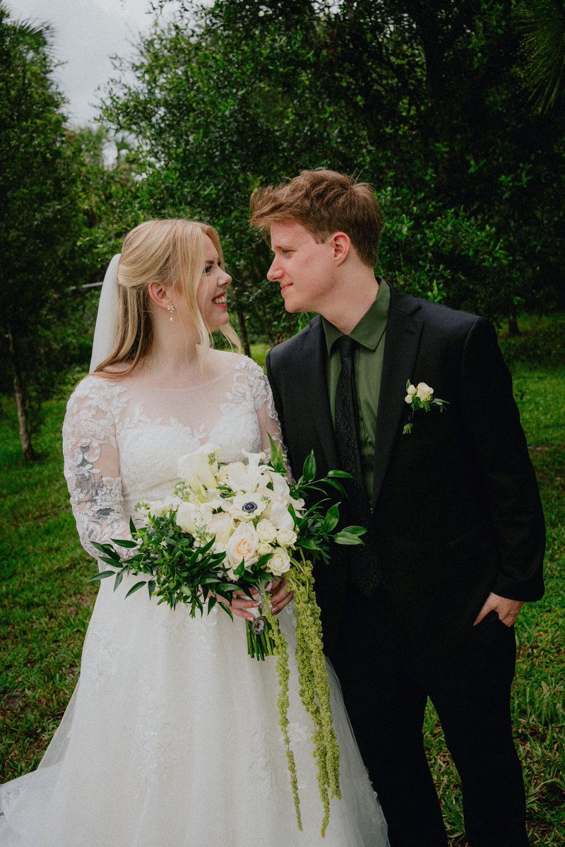 gglittertimess's tweet photo. speaking of getting married last month…. here’s some of our favorite wedding photos 🖤✨ https://t.co/E4039DzBG8