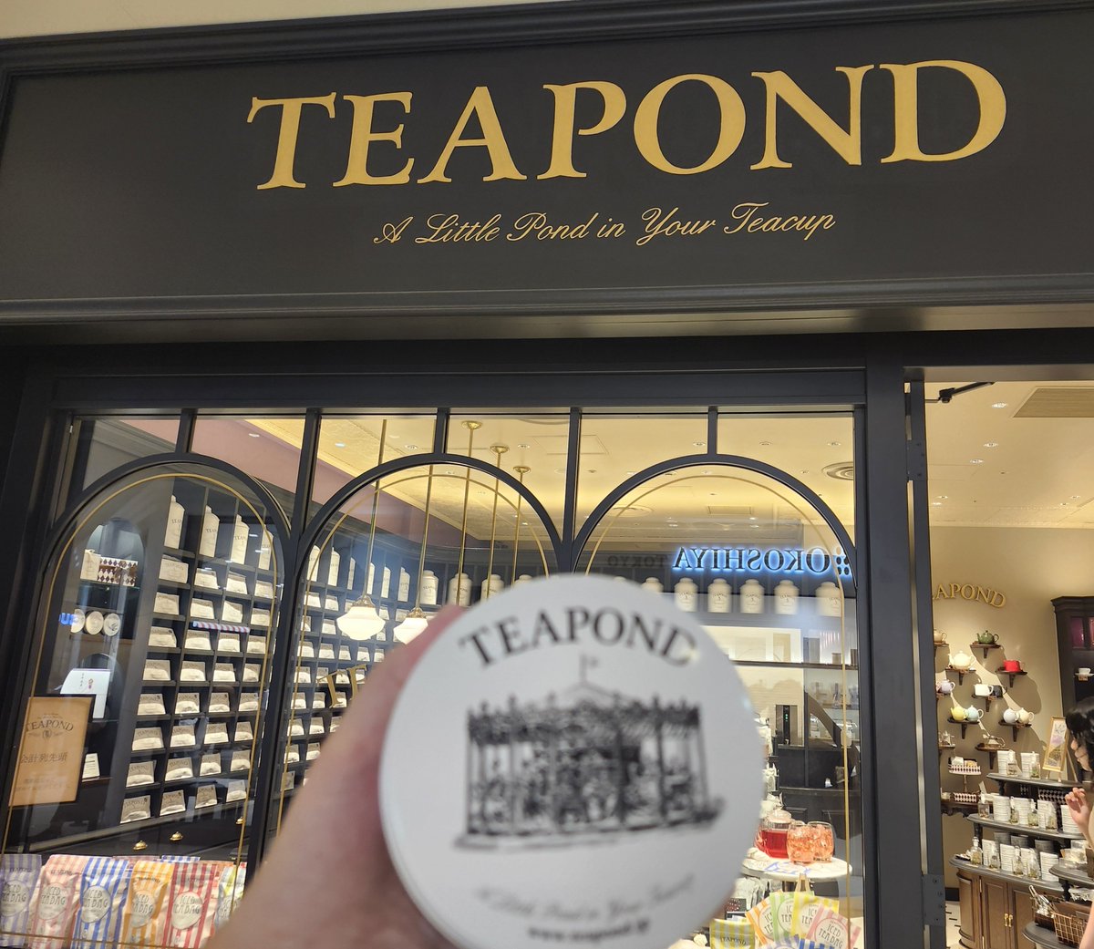 pokerface_cry's tweet photo. 素敵なお店だった…🥰紅茶のお店。イチゴの紅茶を購入🍓 #TEAPOND https://t.co/6WW6XWIqTi