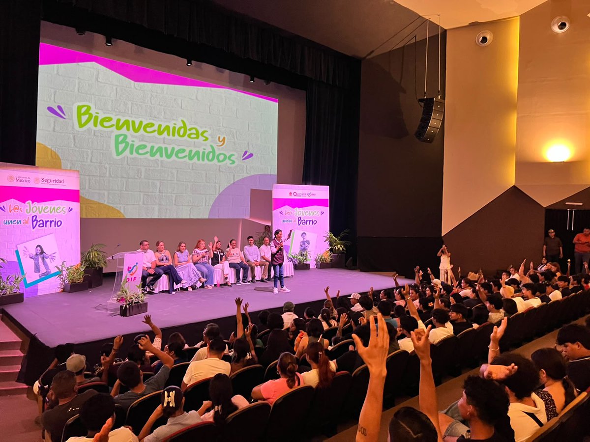 Bety_Olivares's tweet photo. Hoy nos reunimos por primera ocasión con jóvenes del bello municipio de Benito Juárez, #QuintanaRoo con quienes platicamos sobre el programa social Las y #LosJóvenesUnenAlBarrio

Seguimos construyendo comunidad de la mano de la juventud.

Nos acompañaron la Directora del DIF Estatal, Verónica Lezama, Directora Gral de Enlace Interinstitucional de SNDIF, Andrea Ordoñez, Encargada del Despacho Municipal de Benito Juárez, Landy Canche Pantoja, Directora Gral de Alimentación y Desarrollo del SNDIF, Uritzimar San Martin, Directora Gral del SDIF QROO, Abril Sabido, Subdirector de Capacitación y Vinculación interinstitucional del SNDIF, José Pérez, Director de Información Sociopolítica en Representación de SEGOB, Adolfo Pérez, Secretario Gral del H. Ayuntamiento de Benito Juárez, Pablo Gutierrez.

#HumanismoMexicano
#PrimeroLosPobres 🇲🇽❤️