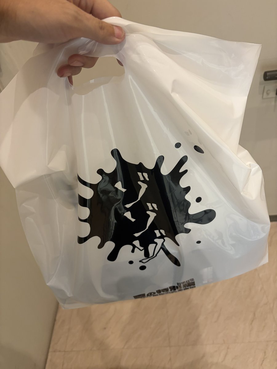 vms_MTG's tweet photo. ゾゾゾ！！
とりあえず物販購入！！
イベントは17時から！！ https://t.co/SbLvCvKneR
