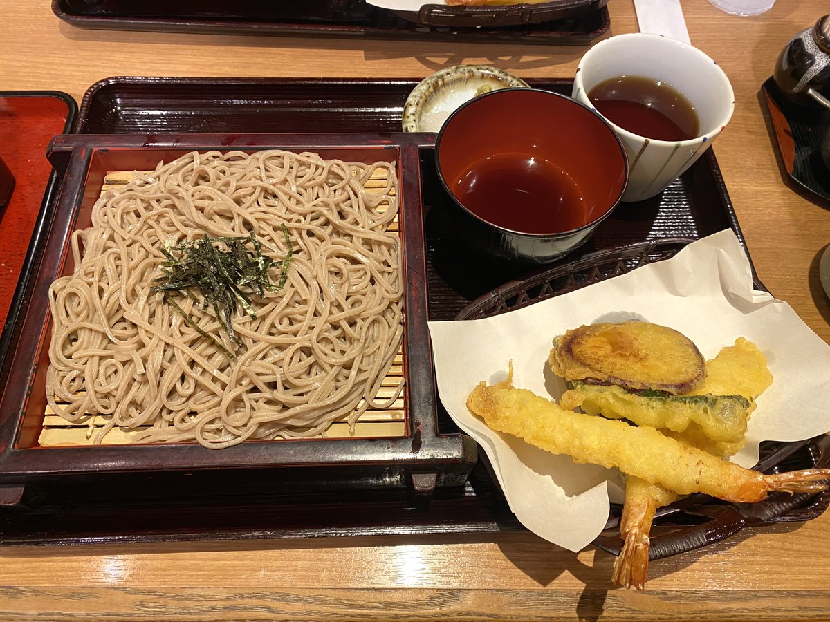PQRQQ00's tweet photo. 🌻〖さらしな廣田屋/なんば〗
地下一階の難波ウォークにある老舗の蕎麦とうどんの専門店。毎日暑いから冷たいお蕎麦が食べたくなる😋🫧

#ざるそば #天ざる #難波グルメ https://t.co/bZKXP4Z0Dx