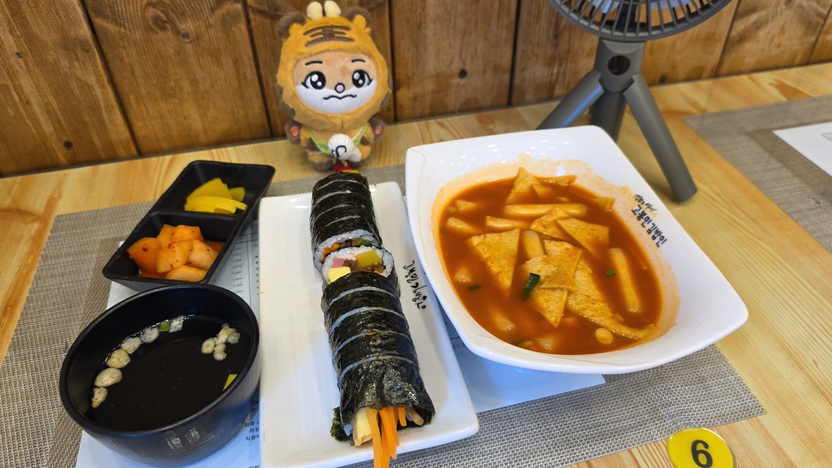 kongyeol2's tweet photo. 여리 팬밋가기 전에 먹고 들어가기!!! https://t.co/WebyrxXCvH