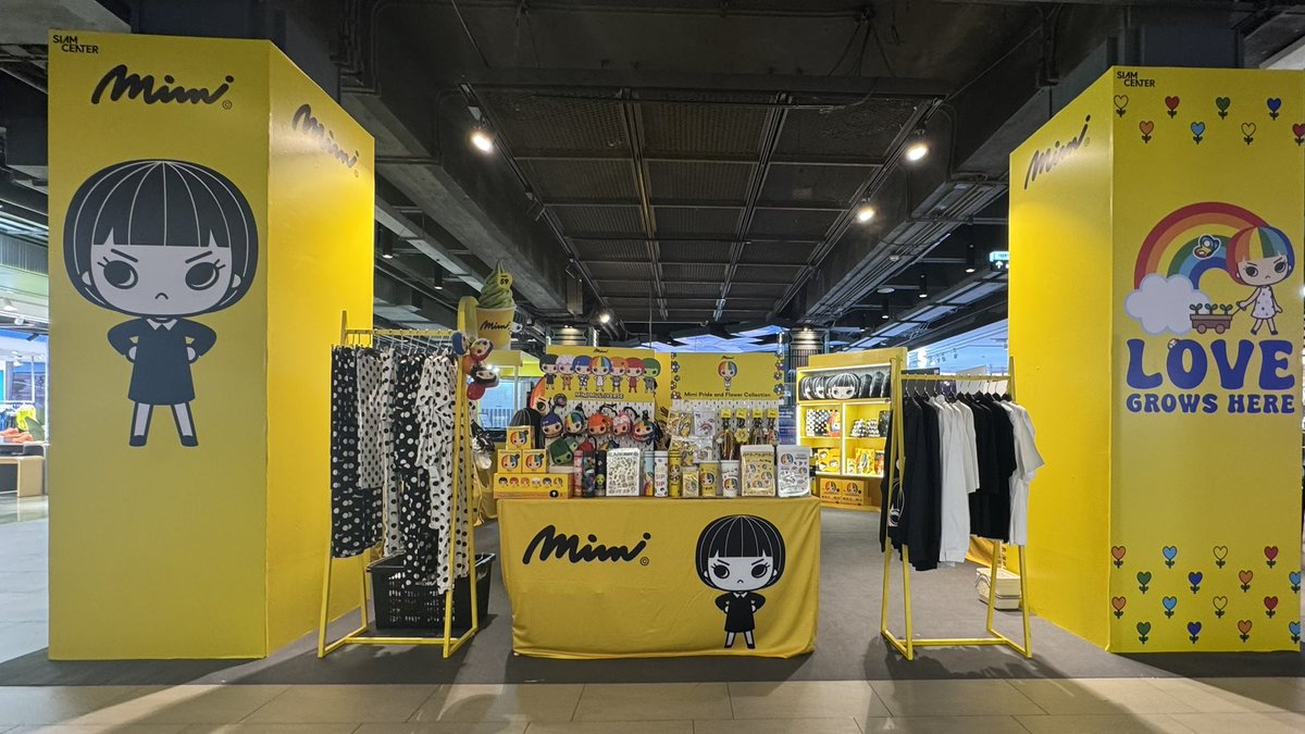 mimi_offcl's tweet photo. Mimi Pop-up Mart Siam Center พร้อมแล้วค่า🥳

เอฟซีน้อง #มีมี่ผมม้าหน้าบึ้ง ต้องไม่พลาด! ชวนทุกคนมาพบกับโลกของ Mimi พร้อมเลือกช้อปไอเทมสุดพิเศษ ถ่ายรูปกับมีมี่ และรับของขวัญเอ็กซ์คลูซีฟเฉพาะภายในงาน

เดือนสิงหาคมนี้ แวะมาทักทายมีมี่ที่ Siam Center กันนะ
ถึงหน้าจะนิ่ง แต่ดีใจทุกครั้งที่มีคนมาหา 💛

📍มาเจอกันได้ที่  Mimi Pop-up Mart
📍 Siam Center ชั้น G
📅 1–31 สิงหาคม 2569

#mimigirl #mimi #มีมี่ผมม้าหน้าบึ้ง #MimiPopUpMart