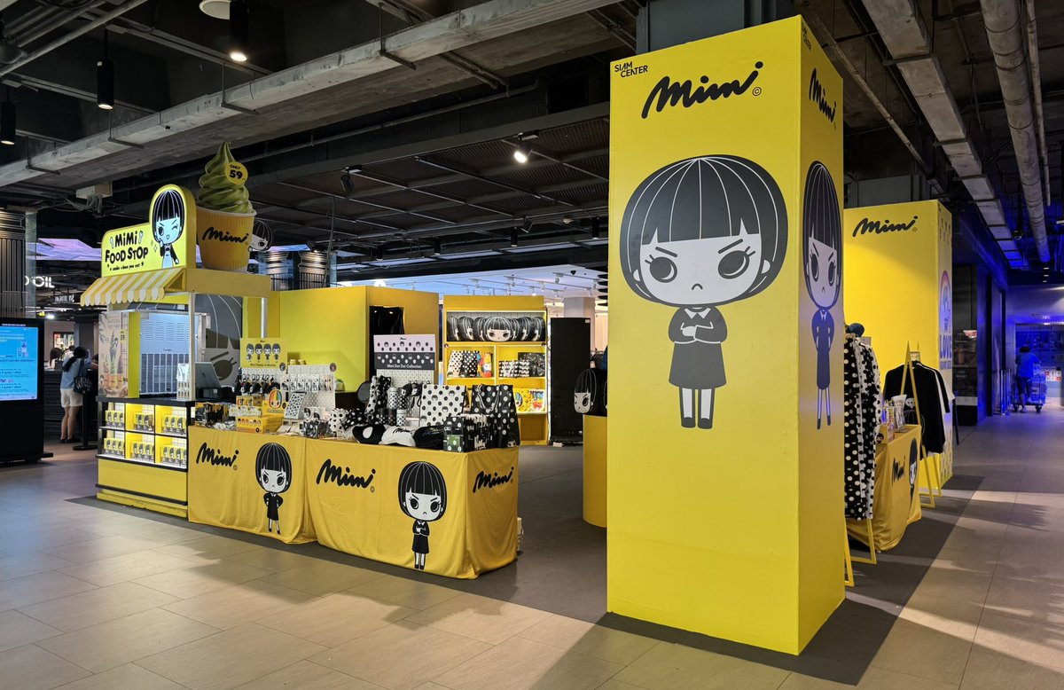 mimi_offcl's tweet photo. Mimi Pop-up Mart Siam Center พร้อมแล้วค่า🥳

เอฟซีน้อง #มีมี่ผมม้าหน้าบึ้ง ต้องไม่พลาด! ชวนทุกคนมาพบกับโลกของ Mimi พร้อมเลือกช้อปไอเทมสุดพิเศษ ถ่ายรูปกับมีมี่ และรับของขวัญเอ็กซ์คลูซีฟเฉพาะภายในงาน

เดือนสิงหาคมนี้ แวะมาทักทายมีมี่ที่ Siam Center กันนะ
ถึงหน้าจะนิ่ง แต่ดีใจทุกครั้งที่มีคนมาหา 💛

📍มาเจอกันได้ที่  Mimi Pop-up Mart
📍 Siam Center ชั้น G
📅 1–31 สิงหาคม 2569

#mimigirl #mimi #มีมี่ผมม้าหน้าบึ้ง #MimiPopUpMart