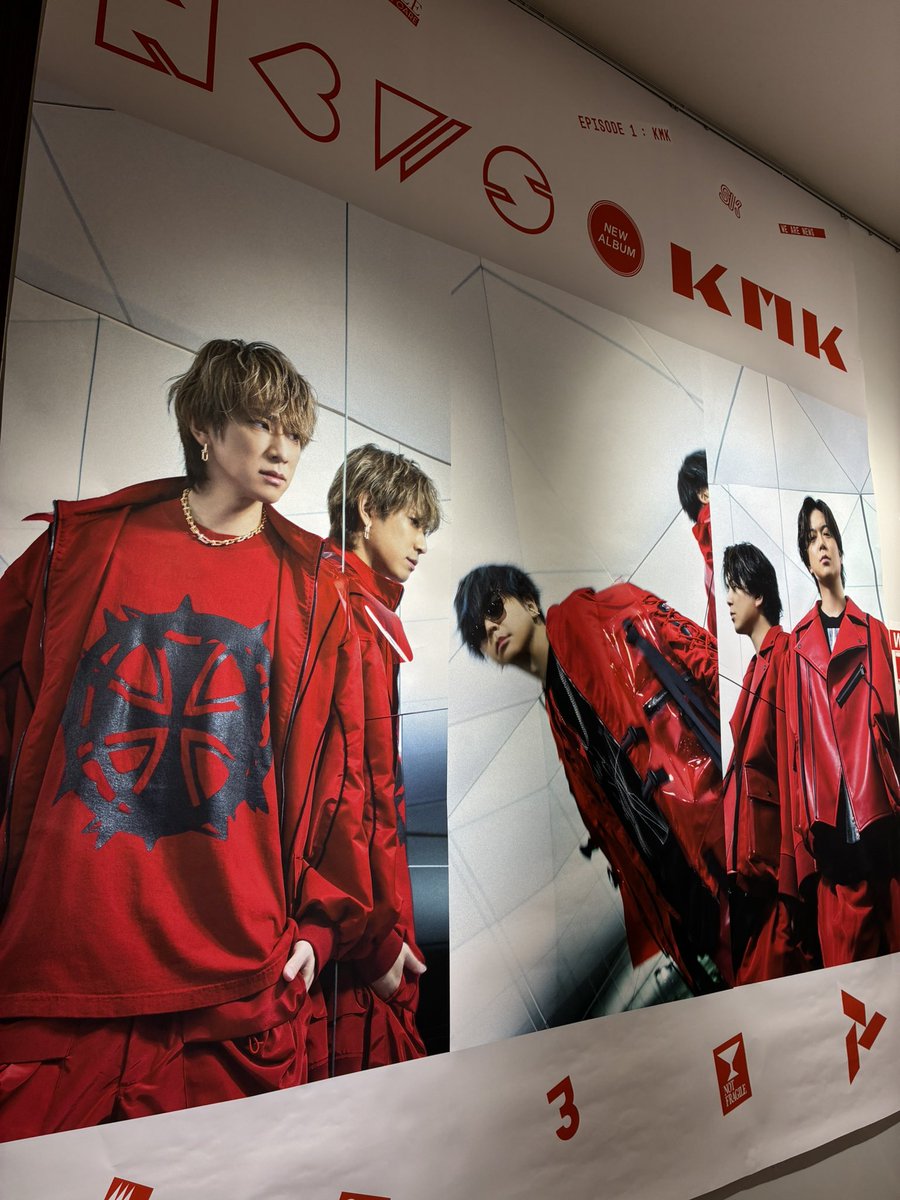 TOWER_Kobe's tweet photo. 【NEWS】
16th Album 『KMK』 好評発売中🎶

　発売記念施策🌟
ソロポスター&amp;特大看板掲出中🙌

 \WE ARE NEWS BOARDプロジェクト/
2026年7月28日（火）〜8月10日（月）
https://t.co/vEUOmda1Sa

🎁特典🎁
🔴WE ARE NEWSメッセージステッカー
⚪️タイプ別KMKステッカー https://t.co/iiLcgwhmNH