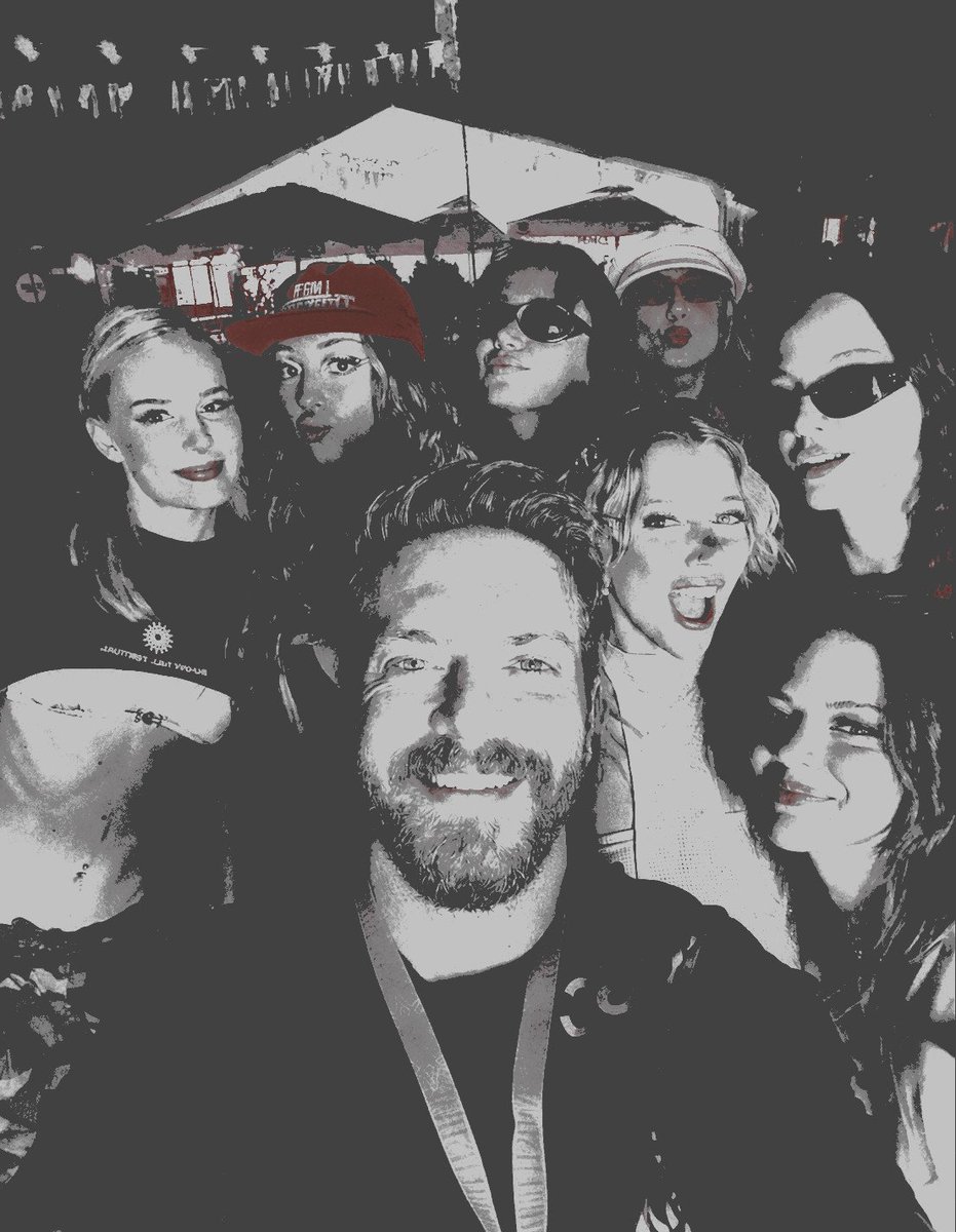 emir9a's tweet photo. sunny hill. 🖤 https://t.co/1WrFEO1Evt