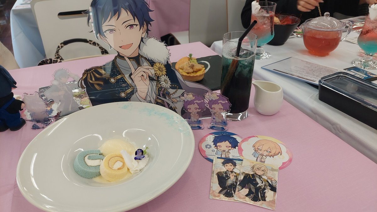 harigami61's tweet photo. アニカフェ行ってきた！
チトセ自引きできたし、ゆづくんも交換させてもらってゲットできた😭💕︎︎
パネルめちゃ神すぎる✨ https://t.co/Fx2yyrjmki