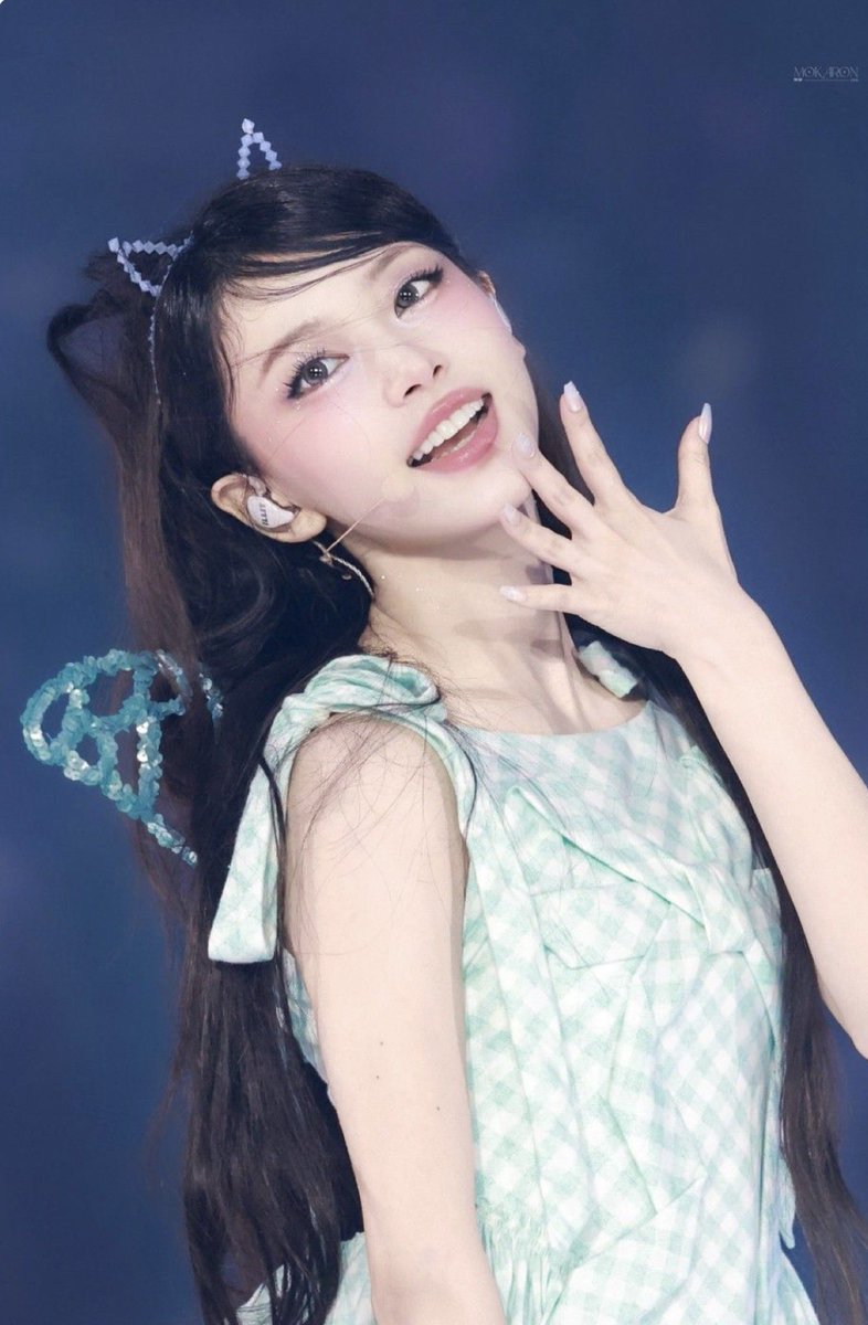 illitmoka_gllit's tweet photo. 2025のSummer가요대전 モカちゃんがまじでお気に入りでリアル고양이🐈すぎるんだけど‼️美貌とかわいさの限界突破‼️ https://t.co/fLD4DYWKwf