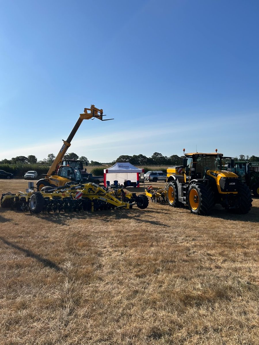 Sharmansagri's tweet photo. The team are all set up and ready to see you at Blakesley show!
Pop along to the stand to chat to the team, grab a drink, and see some of the kit in person - including the new @jcbagriculture Fastrac 6300 🤩
#BlakesleyShow #JCB #SharmansAgricultural #CaseIH https://t.co/1I26vQ18il