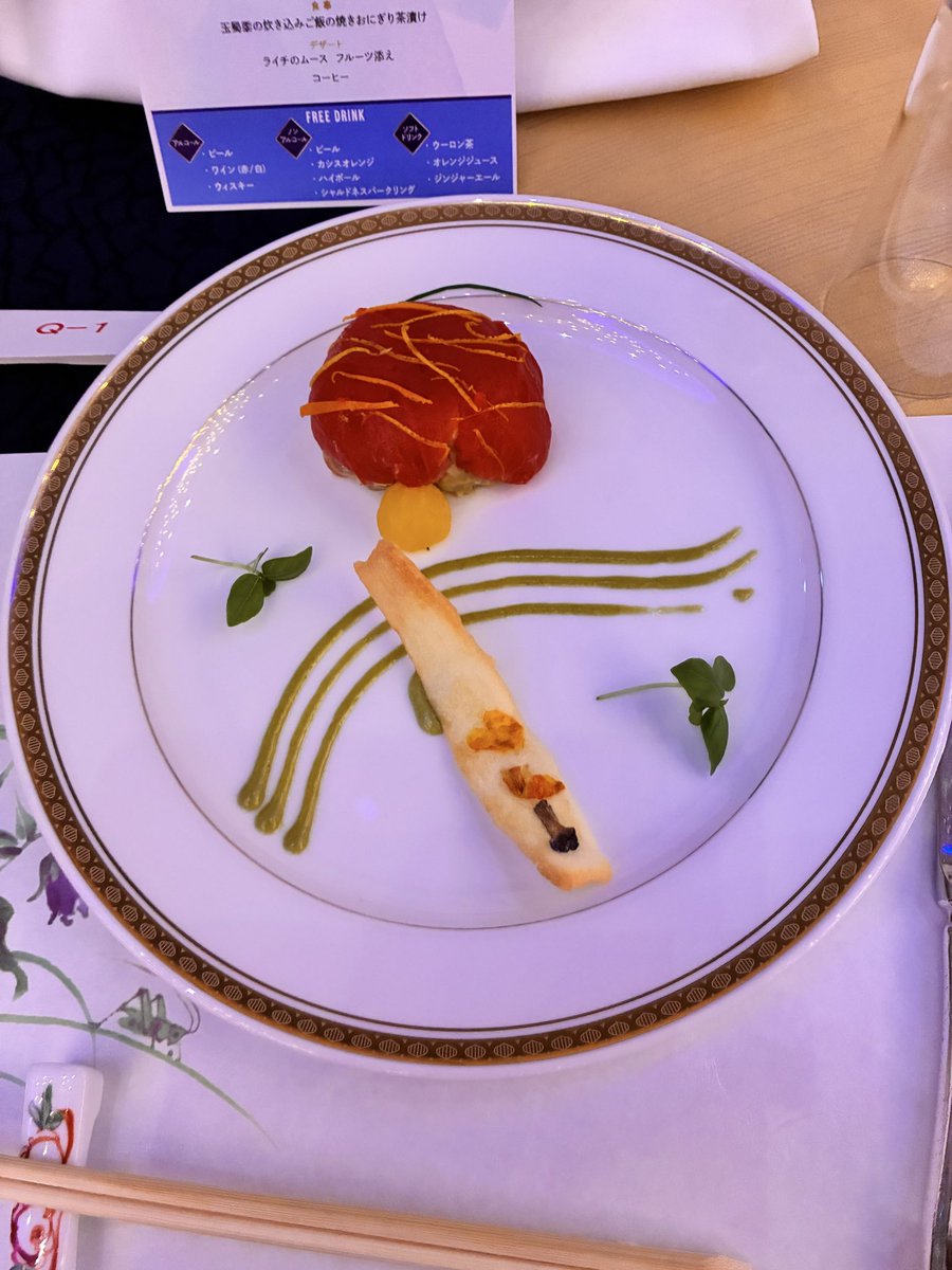 wind72circle's tweet photo. #風輪ランチショー
楽しかった💕
ステージ衣装が素敵💓豪華💓

「お料理も美味しゅうございました」
前菜
《風輪仕立て》のお料理がこちらです🍷 https://t.co/KBpEztDAGO