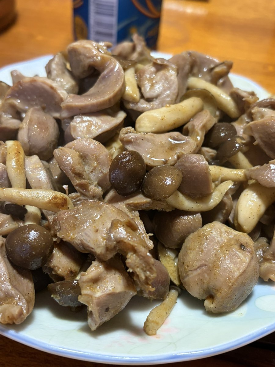 imo_imo_beer's tweet photo. 皆さんこんばんは┏🥔ﾍﾟｺｯ

本日は

・砂ずりのコリコリしめじ炒め

で乾杯🍻 https://t.co/dhBCDjkcNv