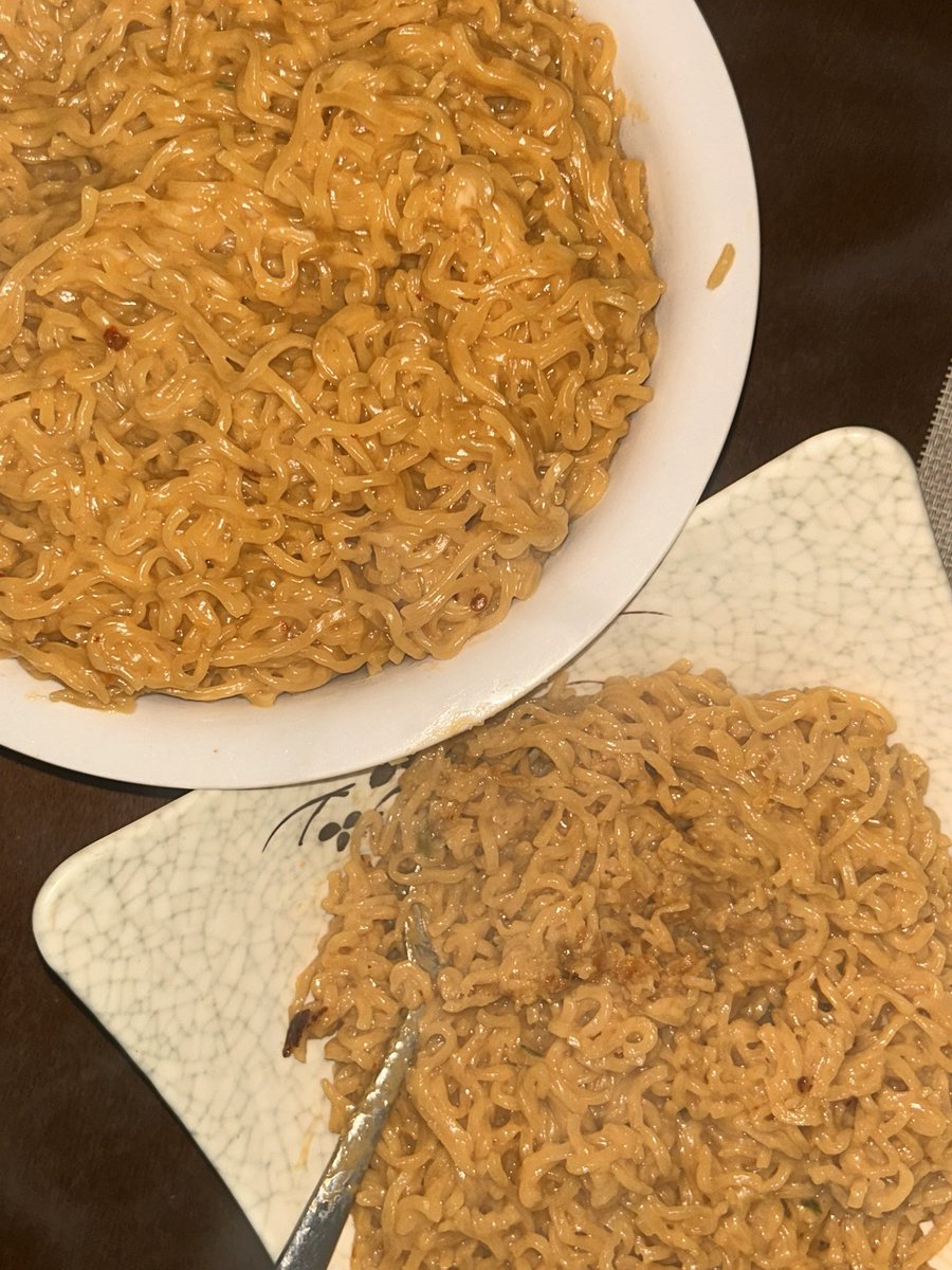 ookkwon's tweet photo. #shottieats pancit canton ulit with milk and cheeseeeee 🤤 https://t.co/N6mL0U6b5X