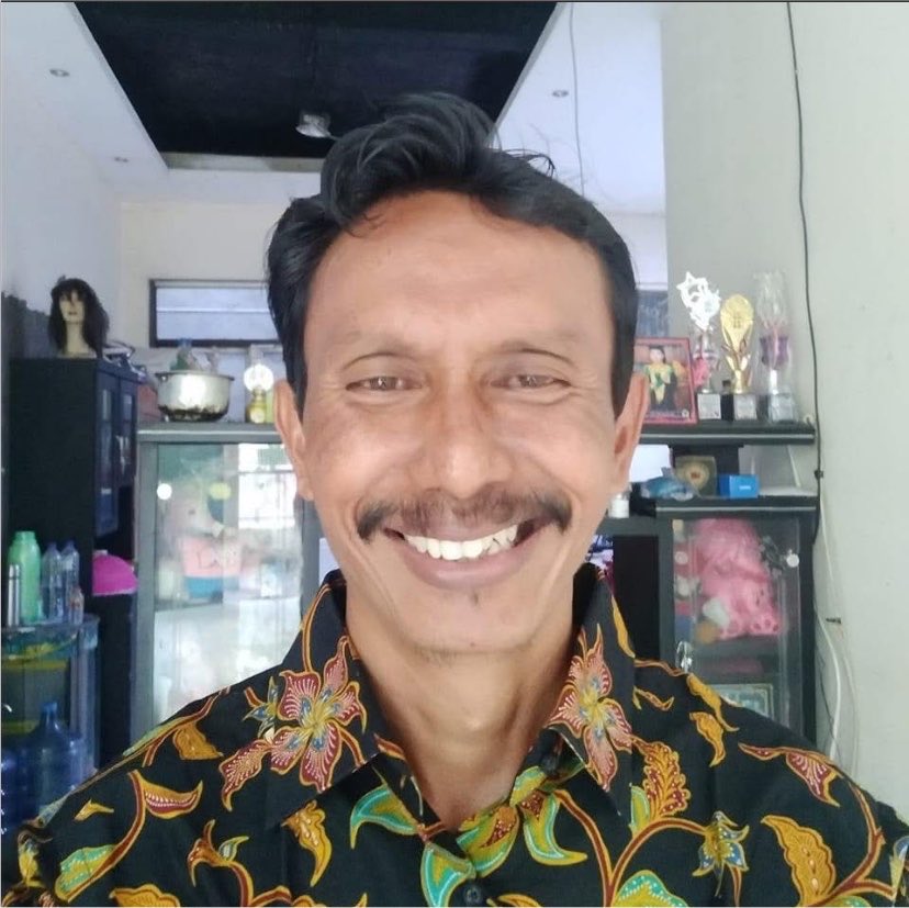 sahminnurusman's tweet photo. senyum dulu #om#bapakindo https://t.co/RH8XTWJJlU