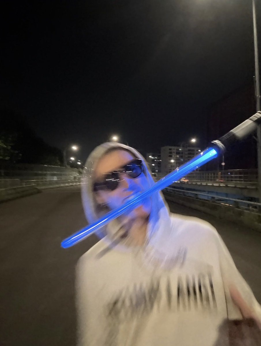 ahnlogs's tweet photo. same guy, btw https://t.co/5jhOm0w4fw