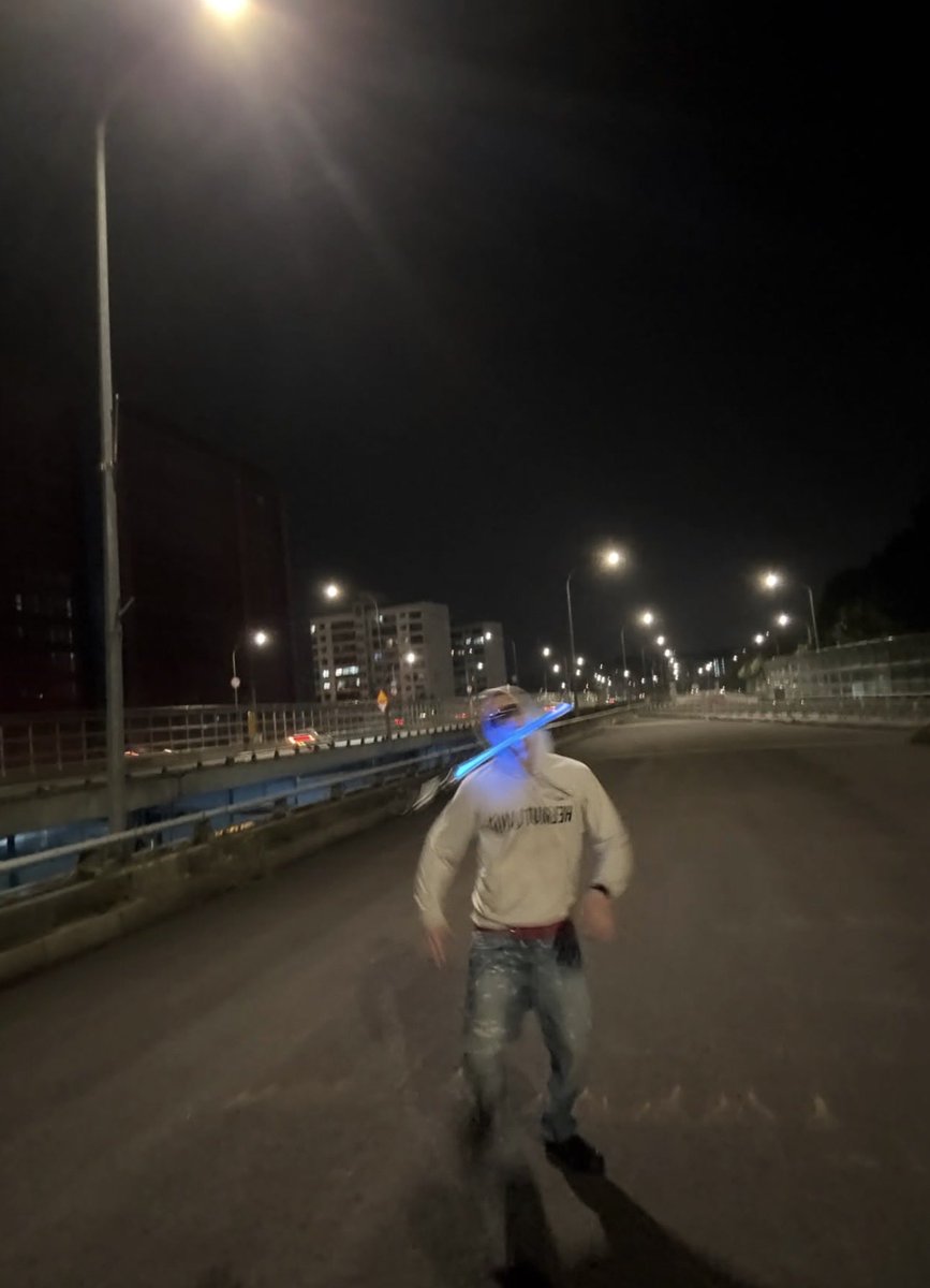 ahnlogs's tweet photo. same guy, btw https://t.co/5jhOm0w4fw