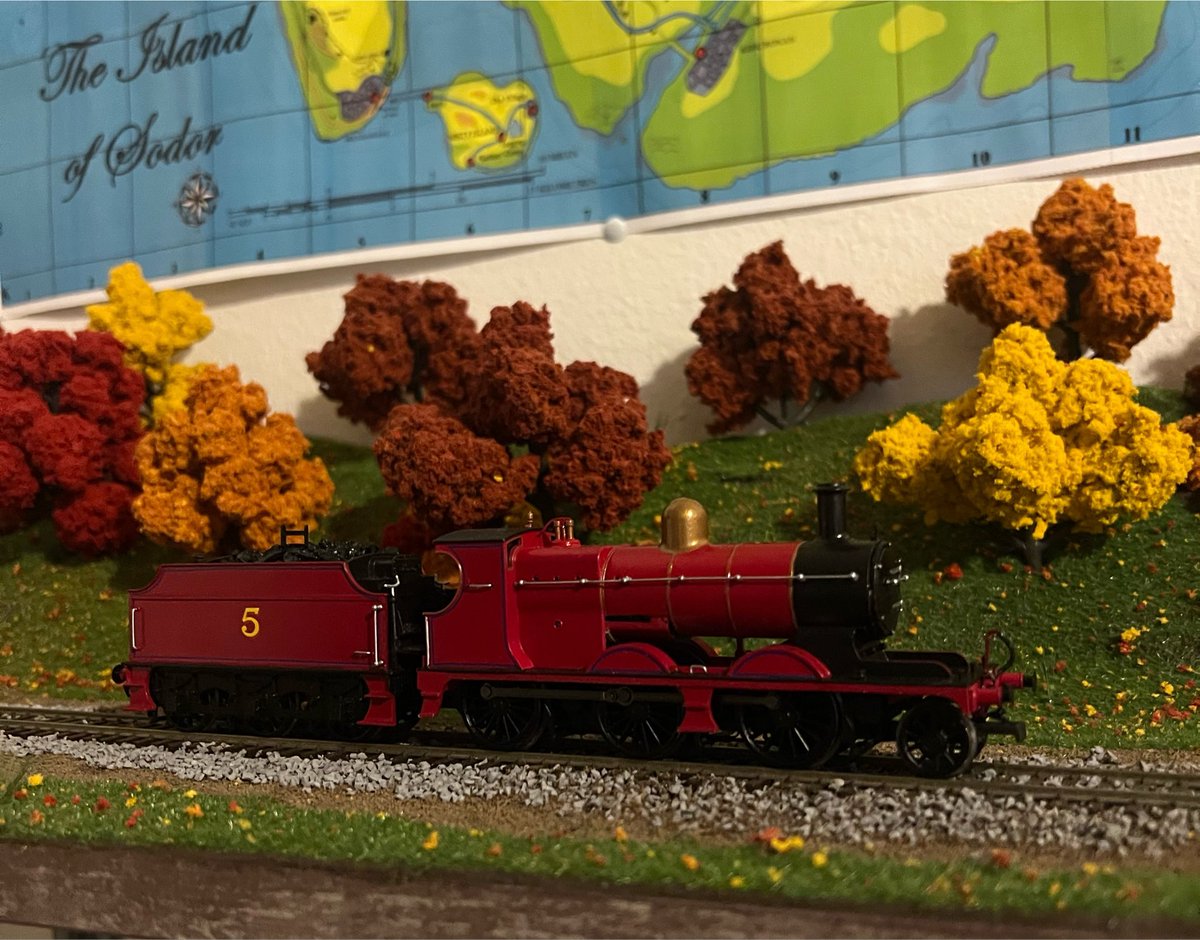 Thomas8549801's tweet photo. HERES JAMES! The body shell was provided by @LazyTerrier and the number transfers by @TomTeeLegend! Painted, lined and numbered by me. https://t.co/lzFrsv7Vpe